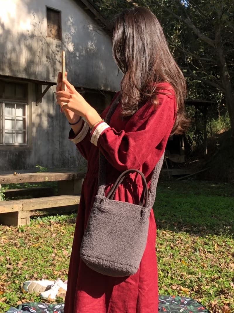 毛茸茸龍貓灰小方包 肩背包 斜背包