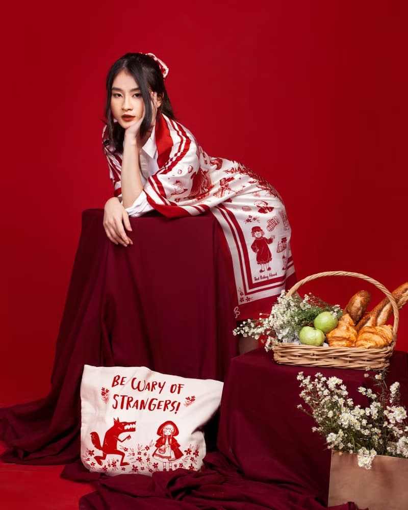 Little Red Riding Hood Outer Scarf