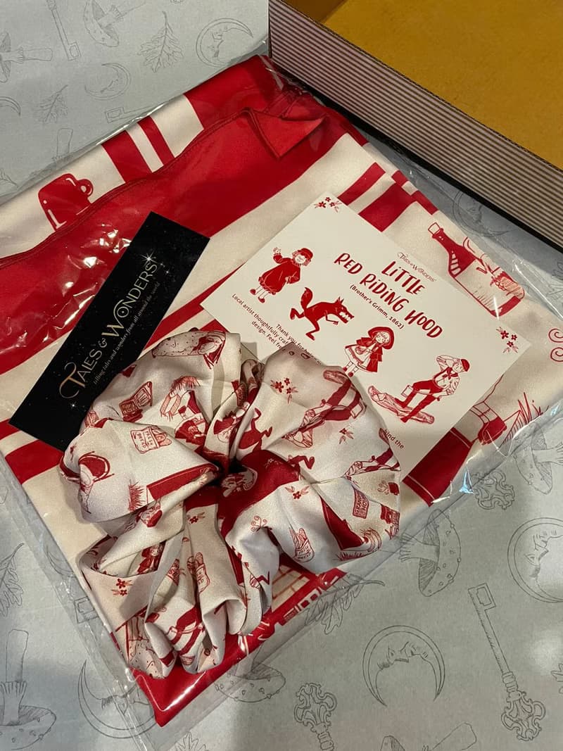 Little Red Riding Hood Outer Scarf