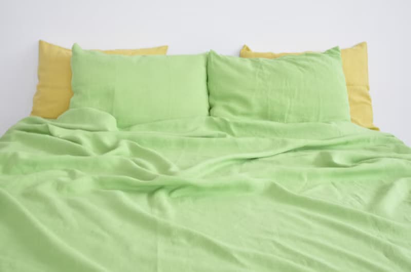 Light green linen sheet set / Flat+fitted sheet+2 pillowcases/Green bedding