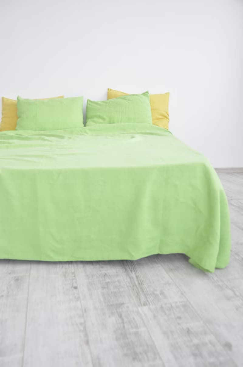 Light green linen sheet set / Flat+fitted sheet+2 pillowcases/Green bedding