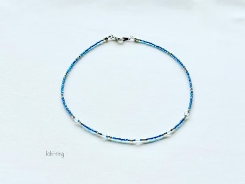小さなアクアマリンと紺碧のビーズ　ショートネックレス　marine blue
