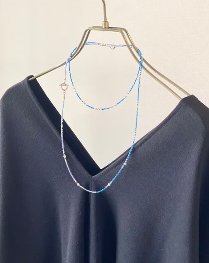 小さなアクアマリンと紺碧のビーズ　ショートネックレス　marine blue