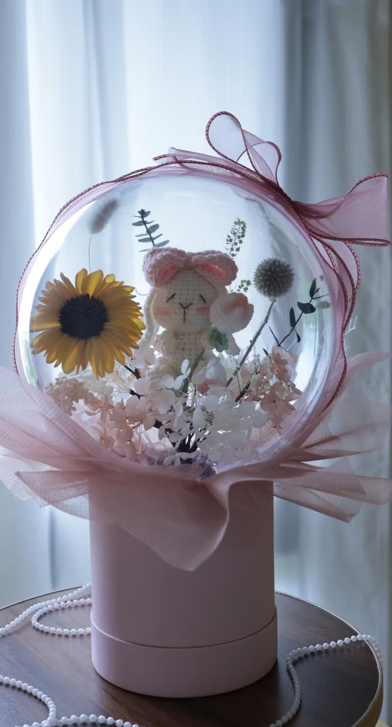 粉色垂耳兔永生花波波球抱抱桶花束