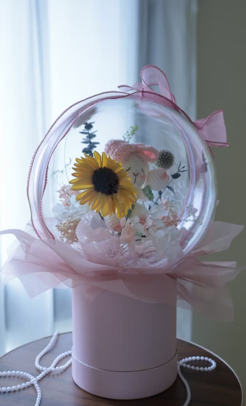 粉色垂耳兔永生花波波球抱抱桶花束