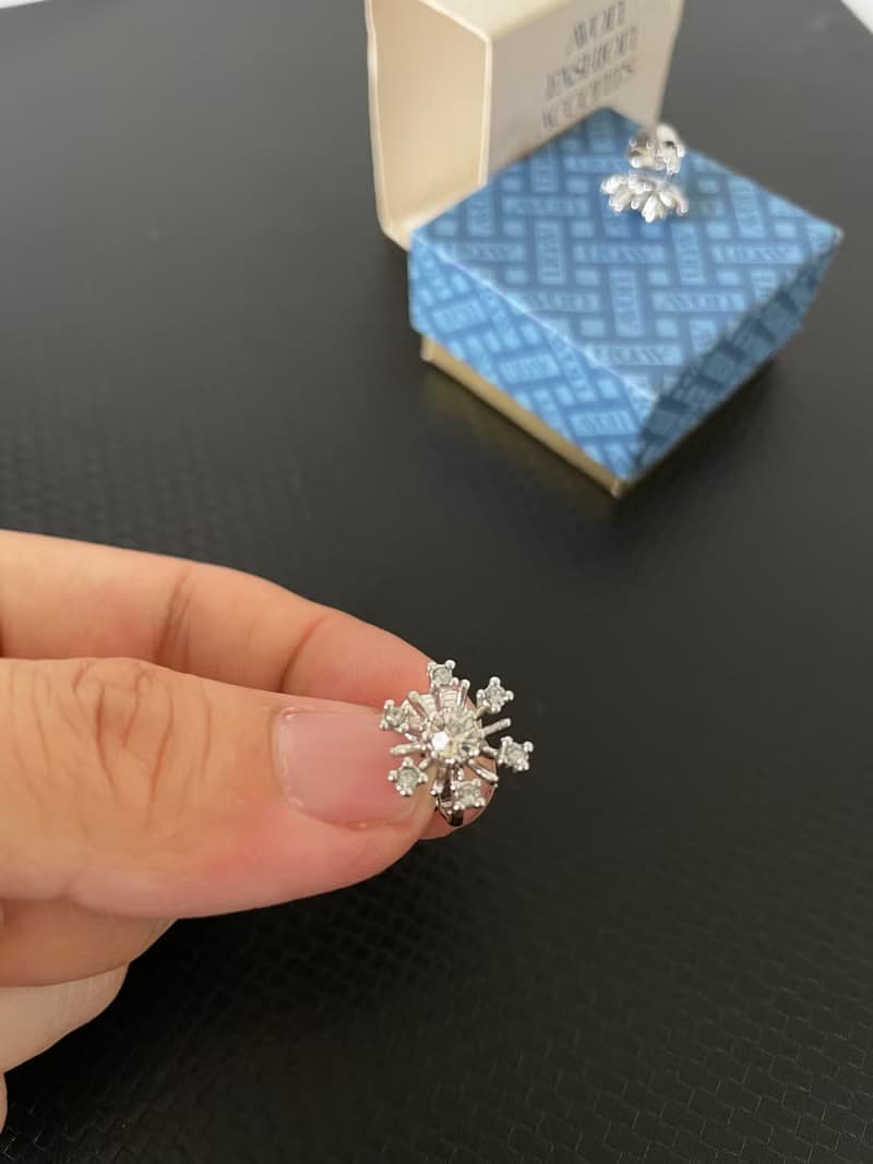 老又好古董珠寶銀色萊茵石雪花星星夾式耳環 Avon 1978 C375