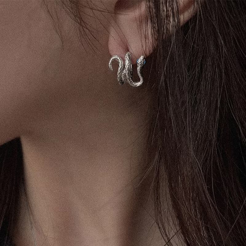 Korean HOT_Petite Snake One Touch Earrings