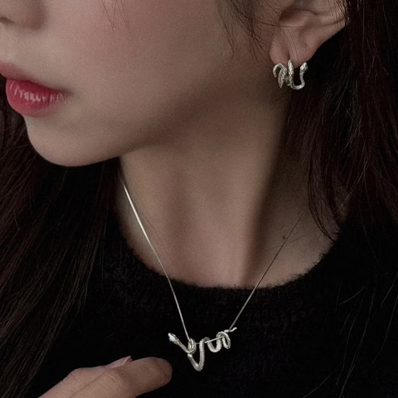 Korean HOT_Petite Snake One Touch Earrings