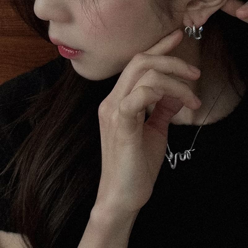 Korean HOT_Petite Snake One Touch Earrings