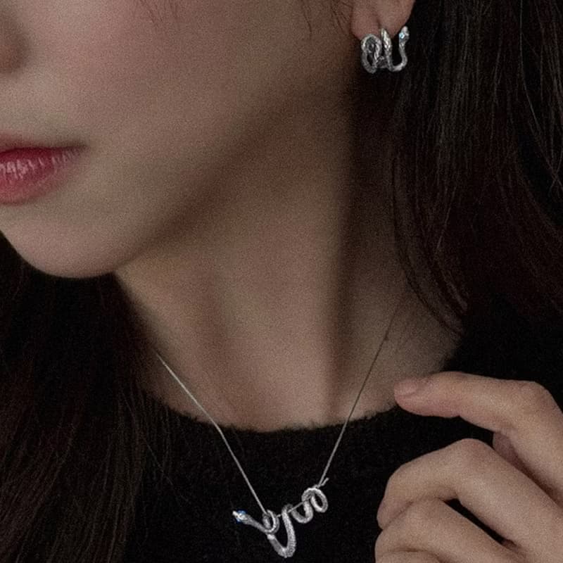 Korean HOT_Petite Snake One Touch Earrings