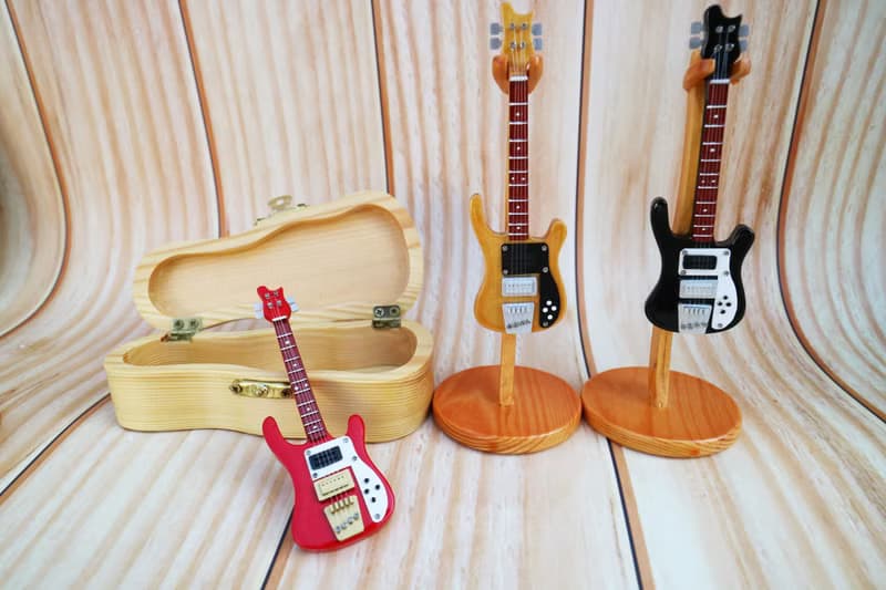 【低調黑貝斯】Rickenbacker Bass Guitar 質感迷你模型吊飾