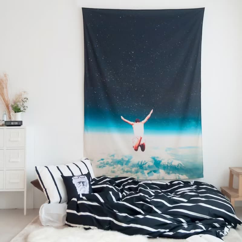 Falling With A Hidden Smile-壁幔Wall Tapestry-居家 牆壁裝飾