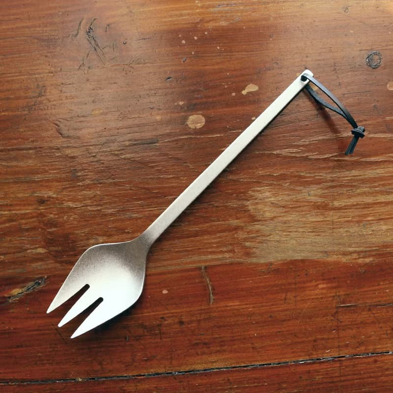 日本相澤工房 AIZAWA 日本製18-8不鏽鋼舊化處理一體成形分菜叉