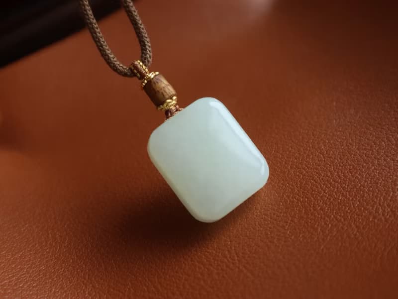 天然羊脂玉無事牌項鏈新疆羊脂玉和田玉吊墜平安喜樂順遂無憂