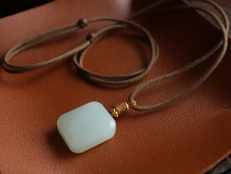 天然羊脂玉無事牌項鏈新疆羊脂玉和田玉吊墜平安喜樂順遂無憂