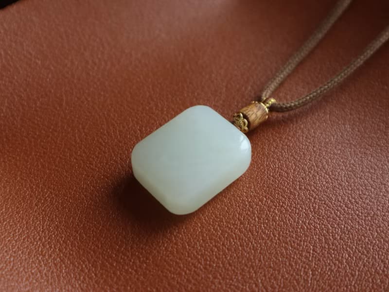 天然羊脂玉無事牌項鏈新疆羊脂玉和田玉吊墜平安喜樂順遂無憂
