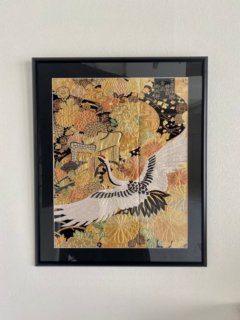 額装119　刺繍着物 鶴 和モダン 和風インテリア プレゼント 結婚祝 新築祝 長寿祝 縁起物 額装インテリア 壁掛け