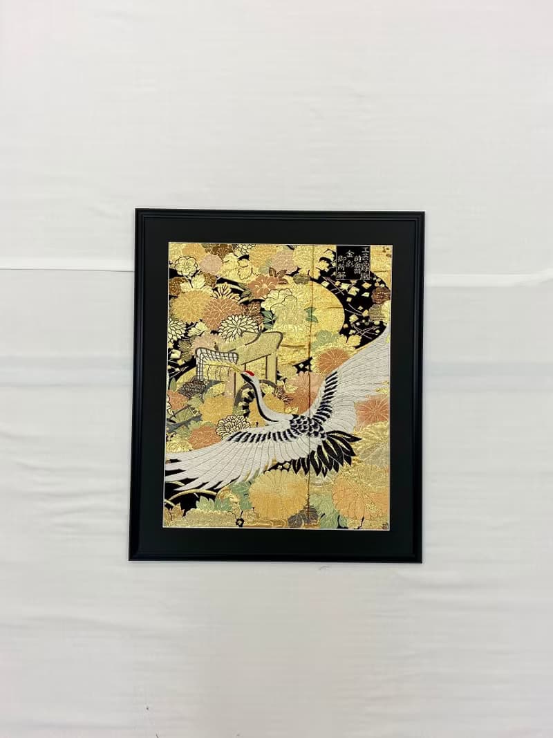 額装119　刺繍着物 鶴 和モダン 和風インテリア プレゼント 結婚祝 新築祝 長寿祝 縁起物 額装インテリア 壁掛け