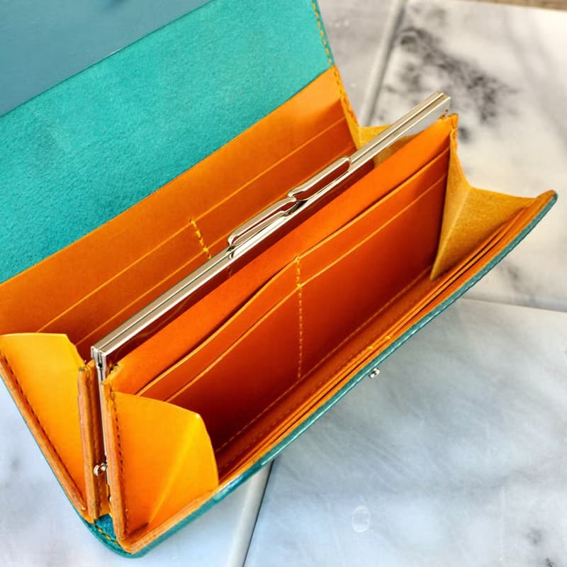 大容量で使いやすい長財布　No.3　ブッテーロ