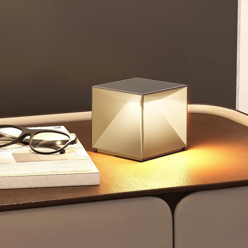 義大利UBIQUA Cubox 蘊光魔方USB充電式桌燈(大款)-多色可選