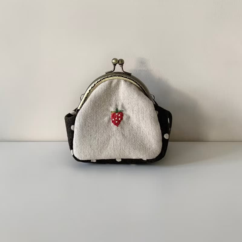 FRUITS 水果口金包【黑色水玉草莓】