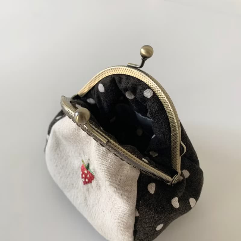 FRUITS 水果口金包【黑色水玉草莓】
