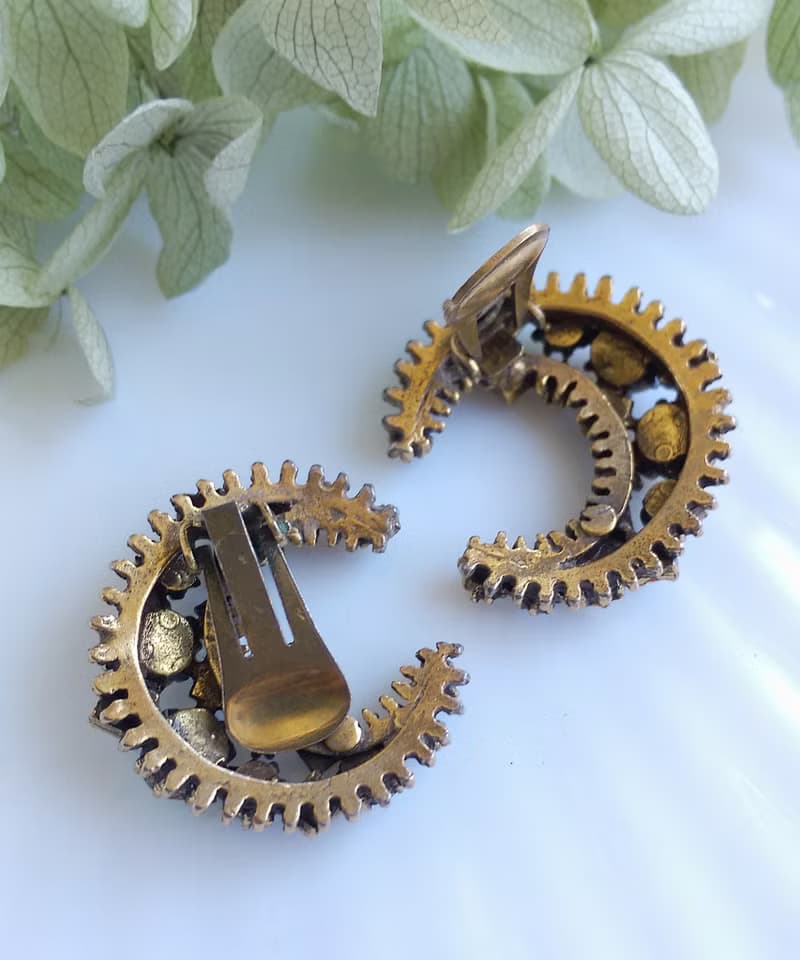 Vintage Jewelry 西洋古董飾品 FLORENZA 璀璨萊茵月型 夾式耳環