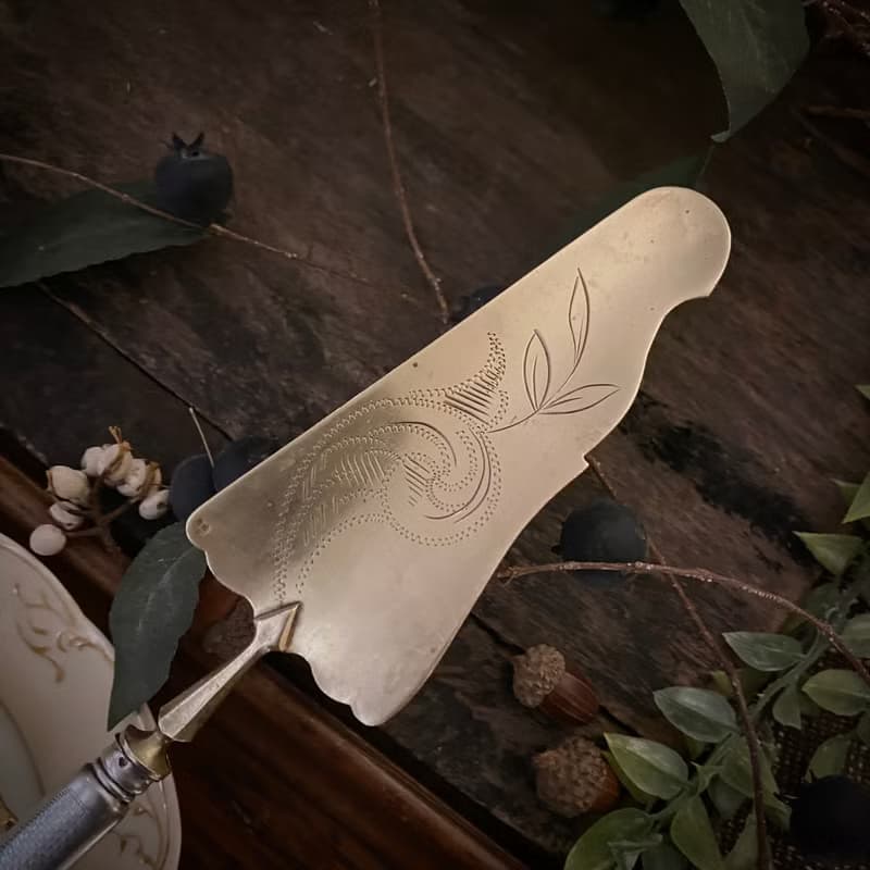 法國Napoléon III時期 訂製款扭索飾紋純銀柄蛋糕鏟