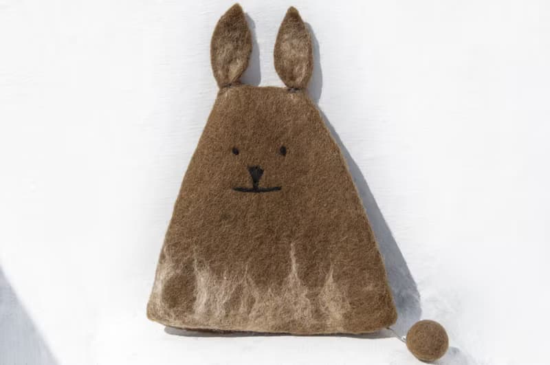 羊毛氈手機袋/羊毛氈收納袋/零錢包/悠遊卡套/羊毛氈錢包-刺繡兔