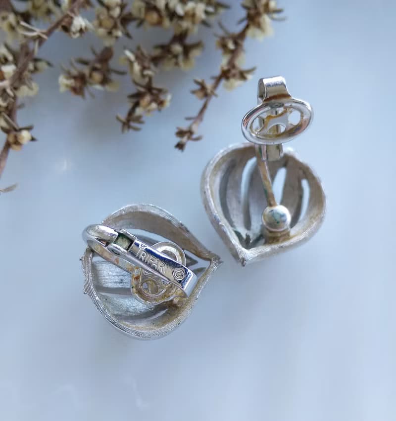 Vintage Jewelry 西洋古董飾品 TRIFARI 小巧 銀色栗子 夾式耳環