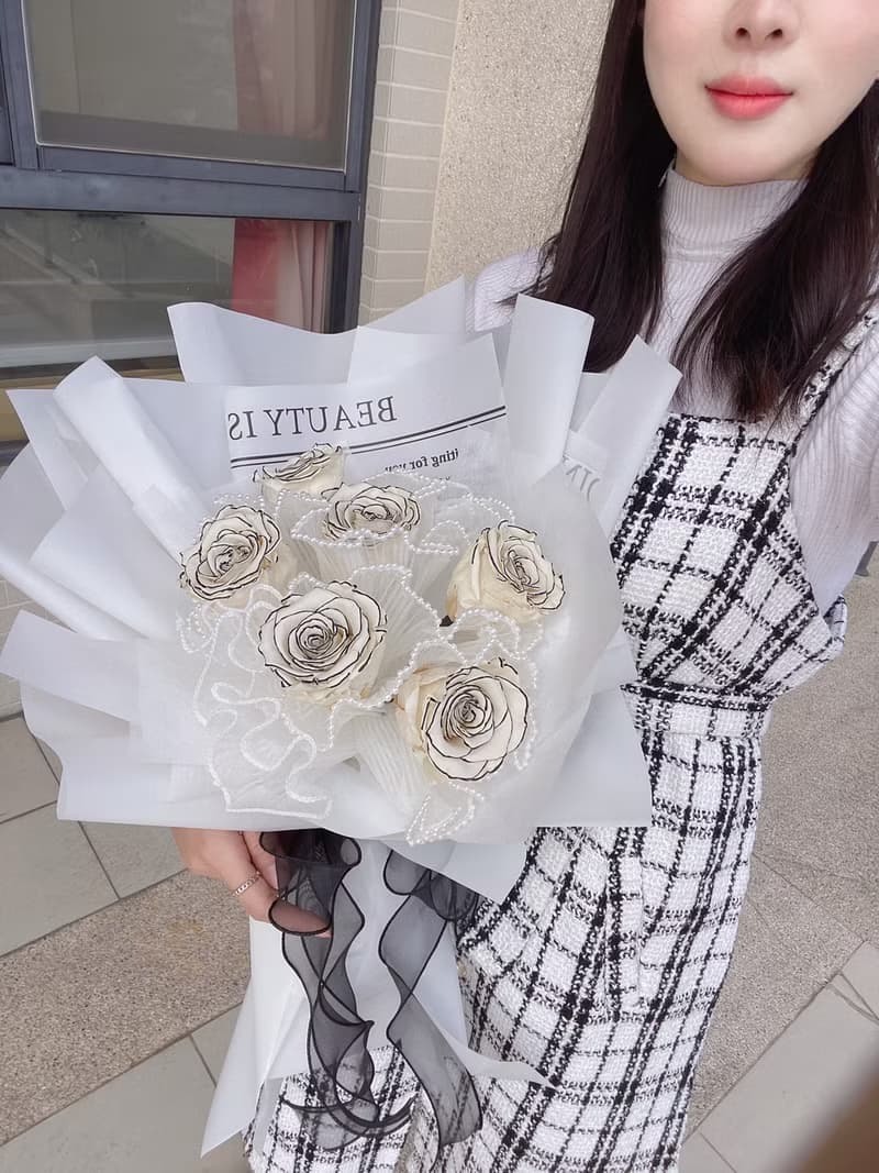【情人節花束】厄瓜多6朵 香奈兒玫瑰白花束 永生花 情人節 求婚