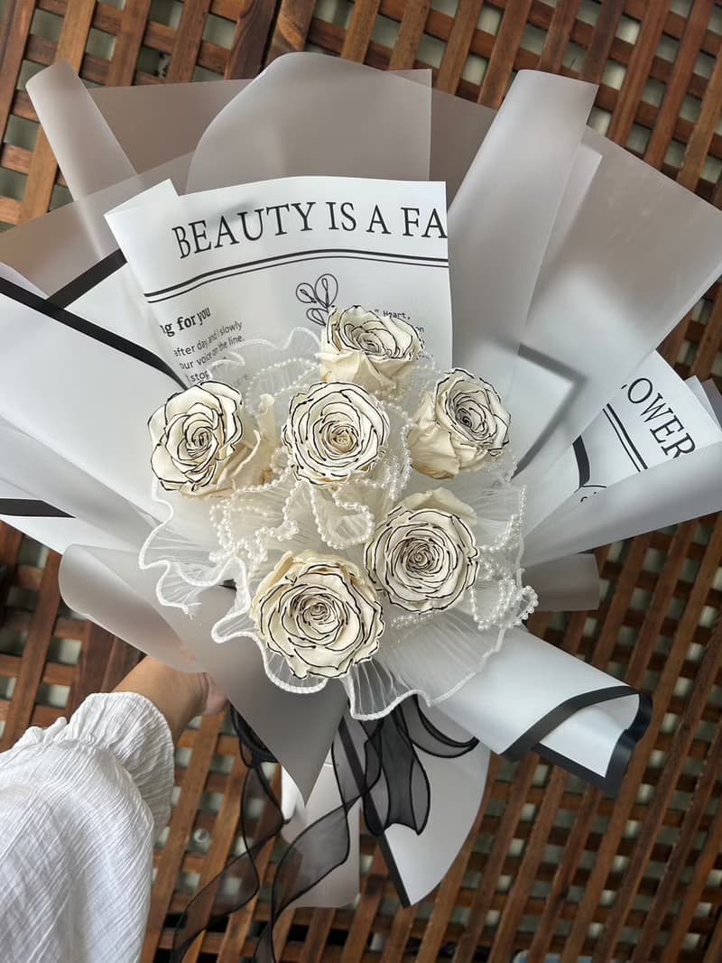 【情人節花束】厄瓜多6朵 香奈兒玫瑰白花束 永生花 情人節 求婚