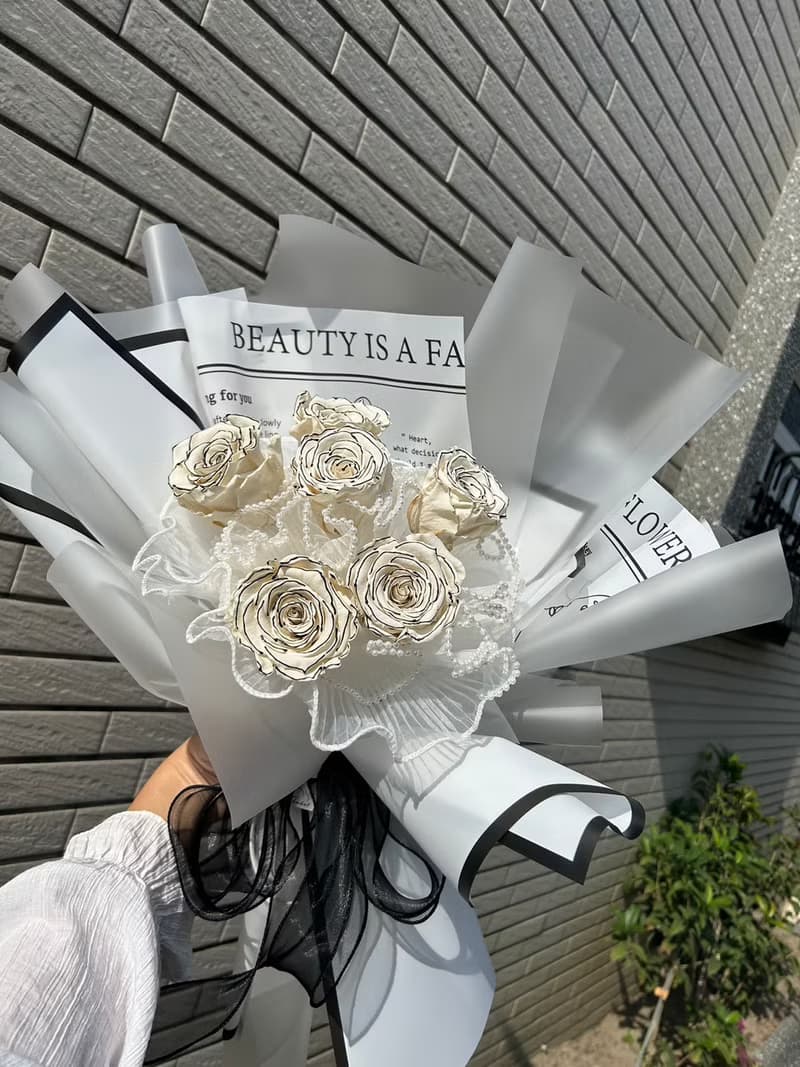 【情人節花束】厄瓜多6朵 香奈兒玫瑰白花束 永生花 情人節 求婚