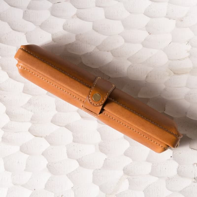 イタリアンレザーのペンケース Paka-pen XS【入学祝】【就職祝】【カスタム可能なギフト】