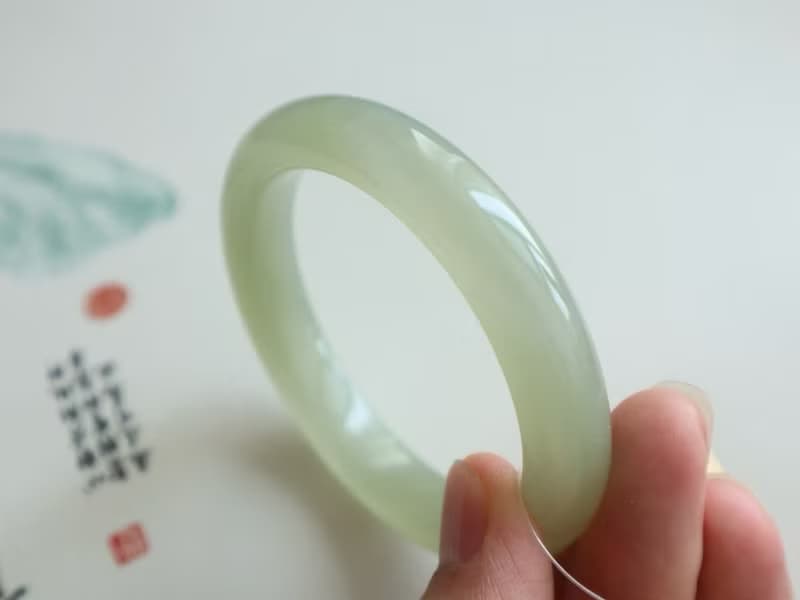 天然晴水和田玉手鐲冰底晴水料顏色美脂很厚玉質溫潤水頭足54圈口