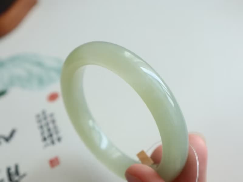 天然晴水和田玉手鐲冰底晴水料顏色美脂很厚玉質溫潤水頭足54圈口