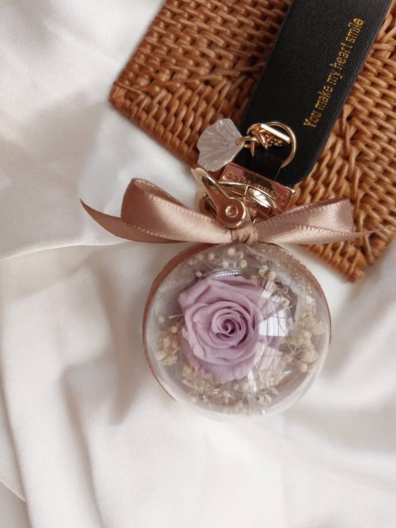 永生玫瑰壓克力球吊飾.鑰匙圈 黑與白 情人節.母親節.畢業