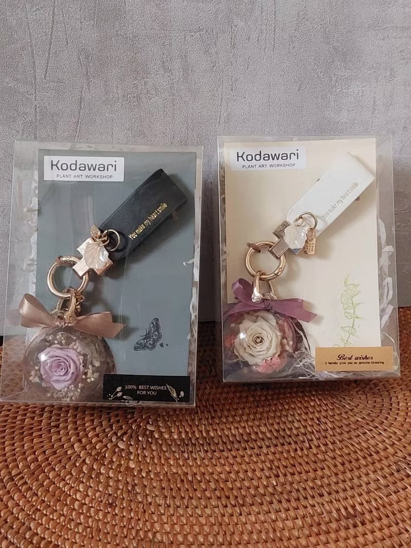 永生玫瑰壓克力球吊飾.鑰匙圈 黑與白 情人節.母親節.畢業