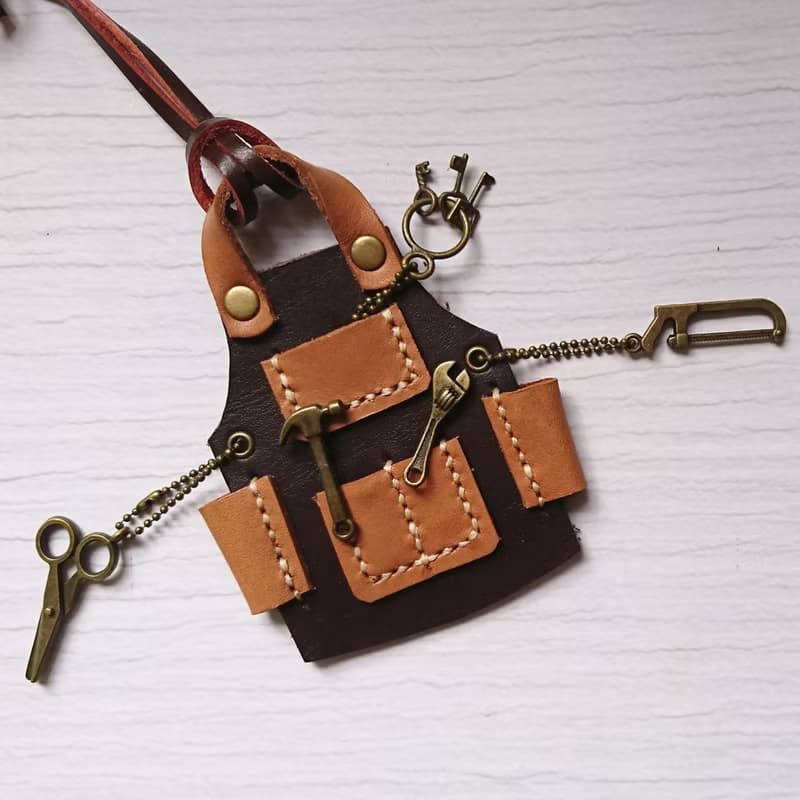 皮革小物 - 手工迷你皮革工匠工作服項鍊/吊飾