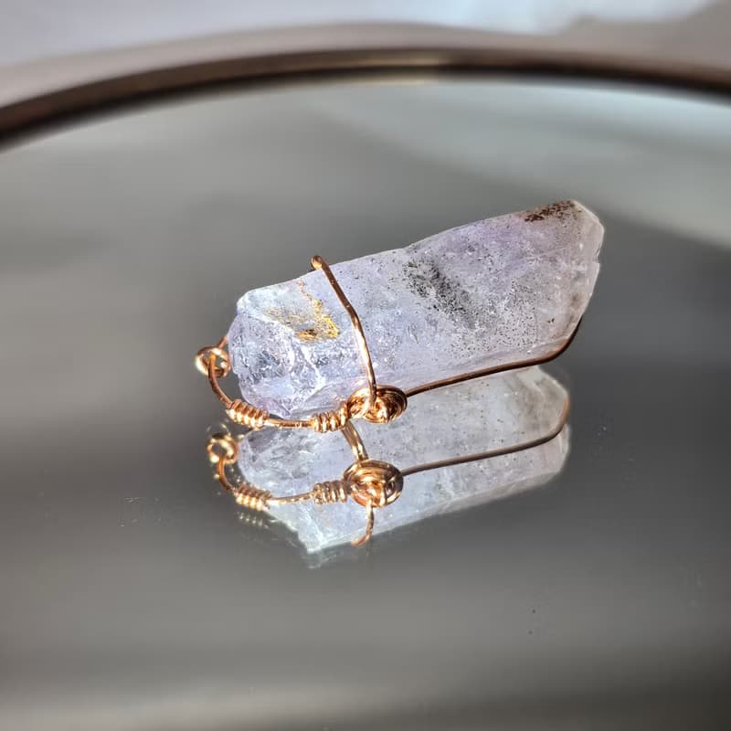 •淡淡的• 紫白骸骨水晶 水晶原礦吊墜 手作金屬繞線