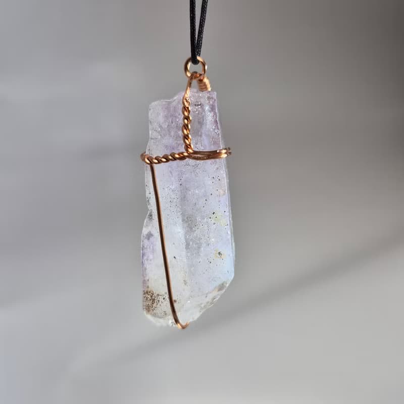 •淡淡的• 紫白骸骨水晶 水晶原礦吊墜 手作金屬繞線