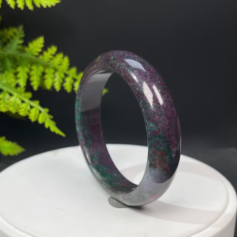 巴西高品紅綠寶手鐲63MM 玉化落梅星光紅寶石黝簾石手環 勇氣自信