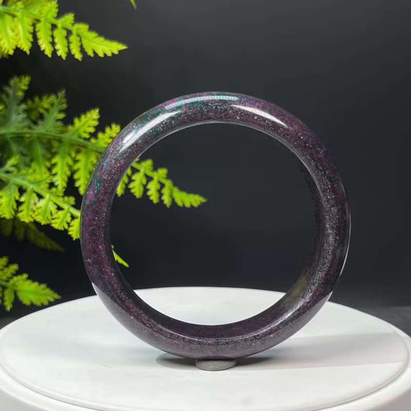 巴西高品紅綠寶手鐲63MM 玉化落梅星光紅寶石黝簾石手環 勇氣自信