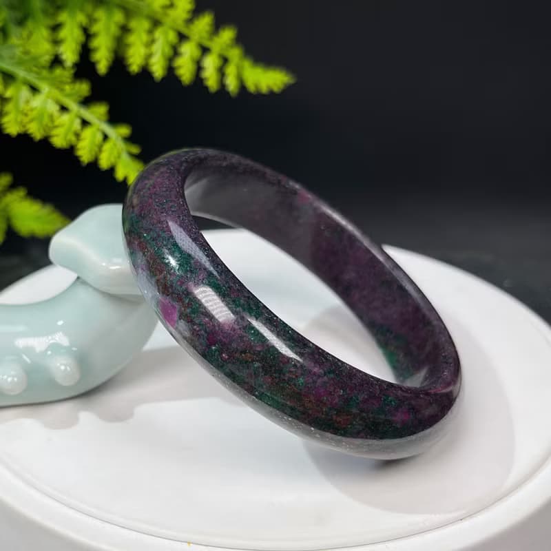 巴西高品紅綠寶手鐲63MM 玉化落梅星光紅寶石黝簾石手環 勇氣自信