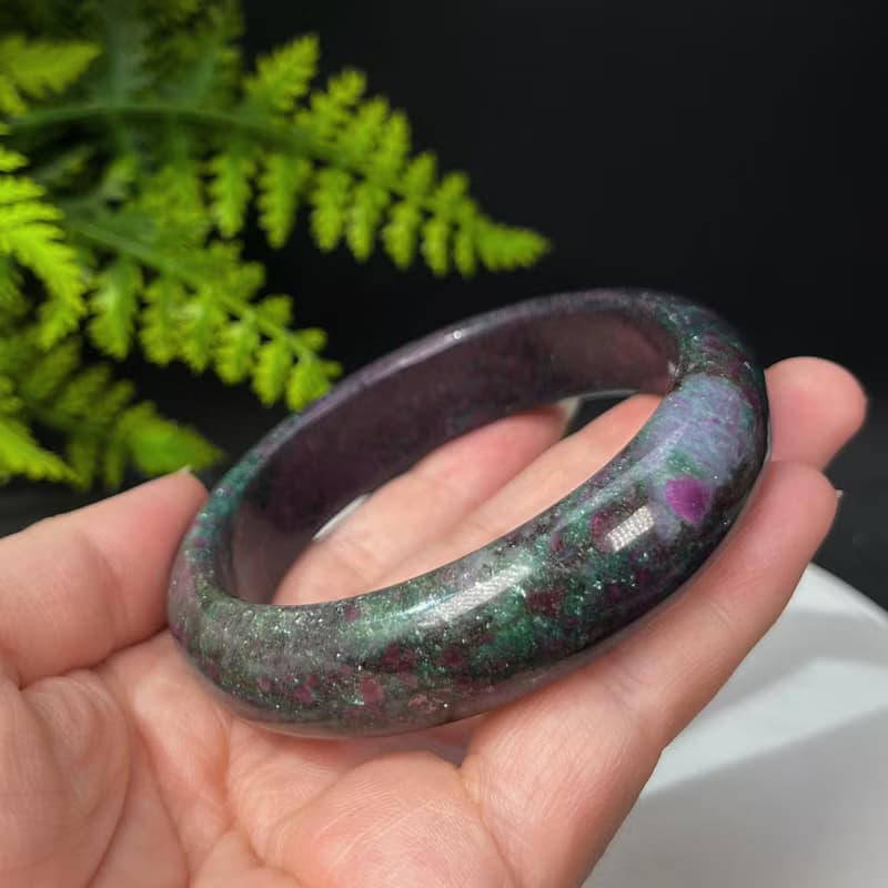 巴西高品紅綠寶手鐲63MM 玉化落梅星光紅寶石黝簾石手環 勇氣自信
