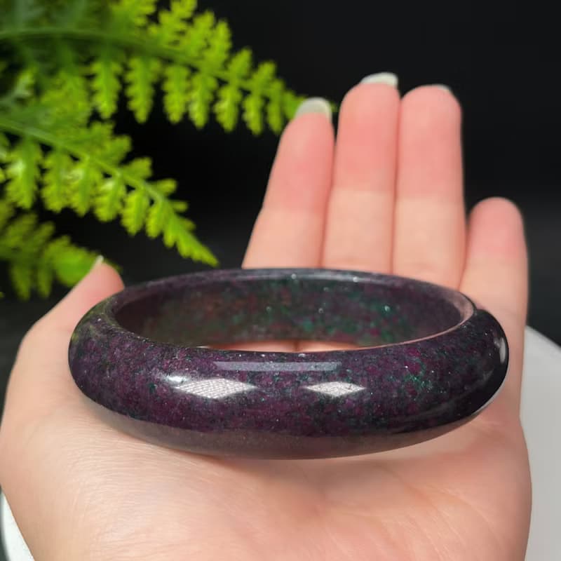 巴西高品紅綠寶手鐲63MM 玉化落梅星光紅寶石黝簾石手環 勇氣自信