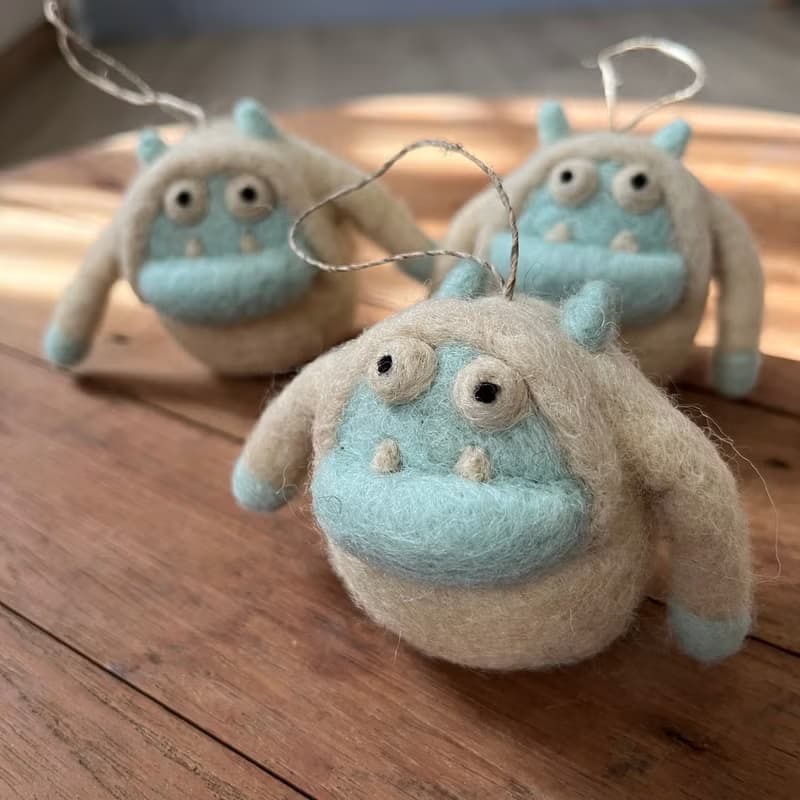 100% Wool 羊毛氈吊飾 _厚道雪怪_公平貿易