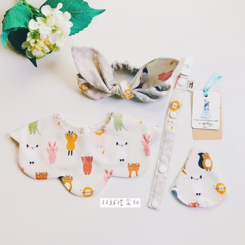 【可快速出貨】女寶/動物點點雙面圍兜/寶寶髮帶/奶嘴鏈/彌月禮盒