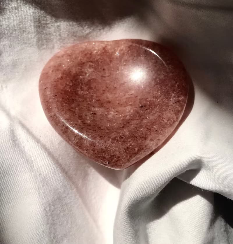 紅草莓晶心形小碟 帶彩 擺件 水晶 雕件 天然原石 水晶原礦