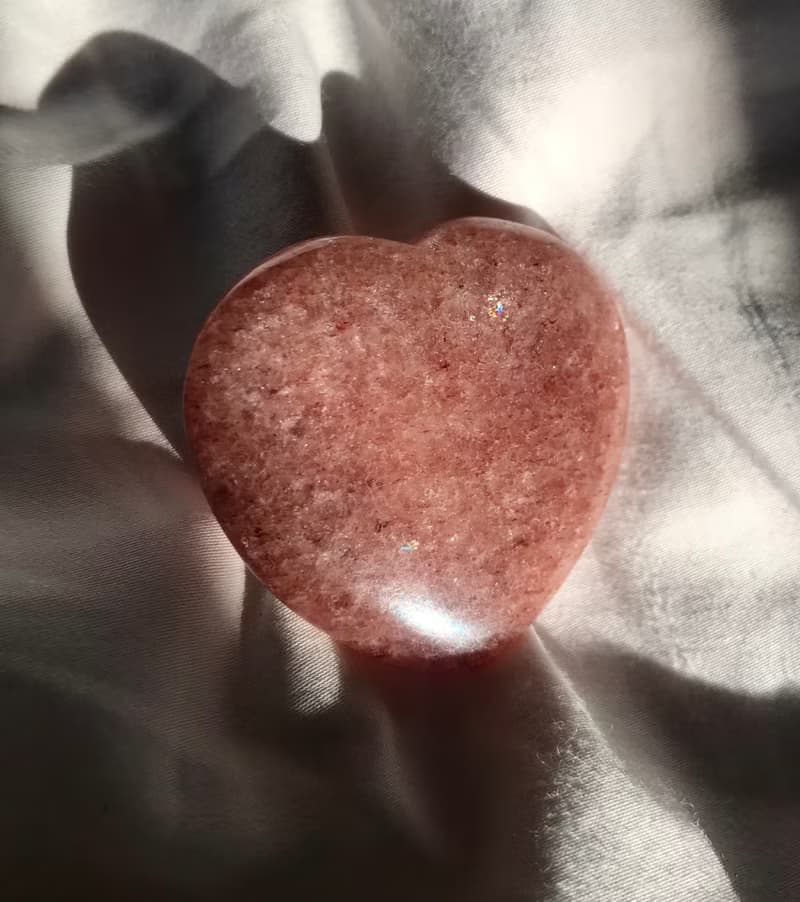 紅草莓晶心形小碟 帶彩 擺件 水晶 雕件 天然原石 水晶原礦